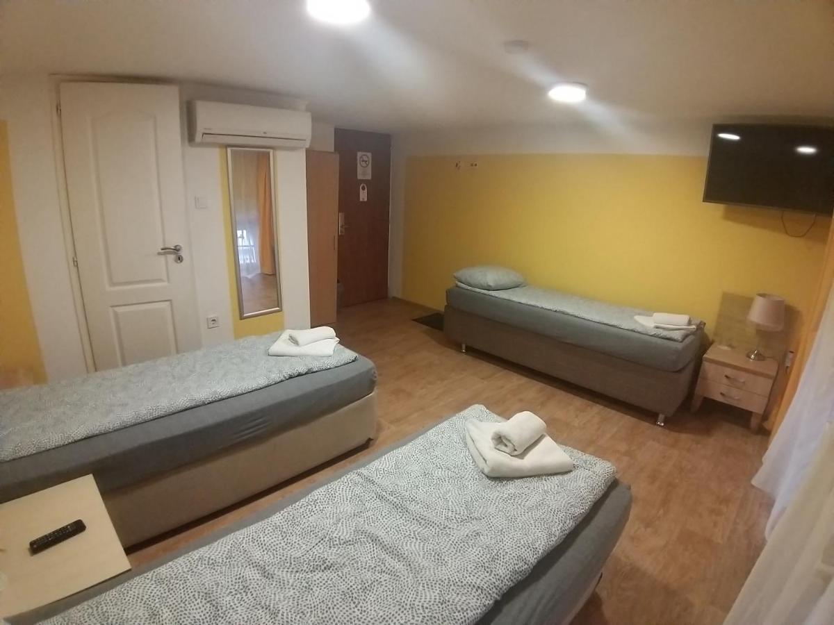 Deniz Guesthouse Budapest Bagian luar foto